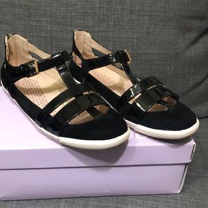 Women’s comfort flat shoes